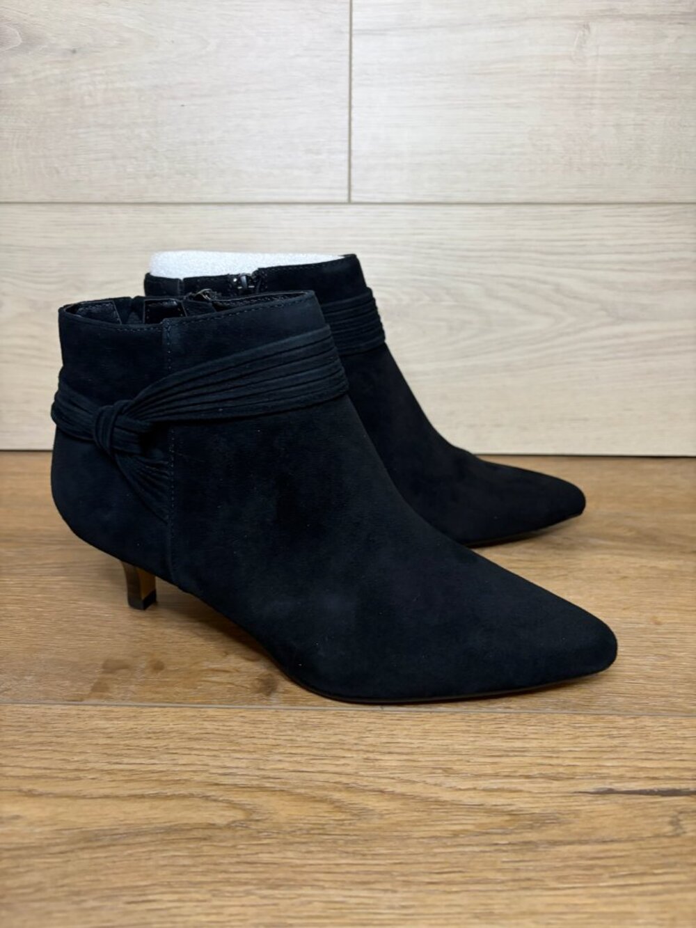 Bella Vita JANI Black Suede Leather Kitten Heel Ankle Boots Size 6.5W